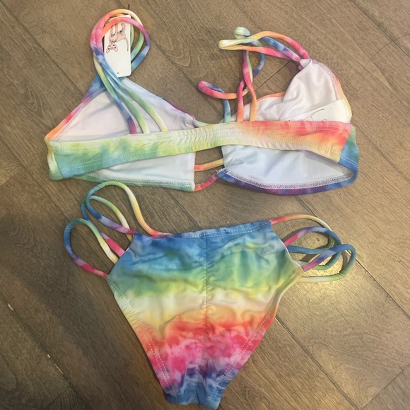 Velvet Sphynx Swimwear Bikini Set
Tie dye Small Top and bottom new with tag - Picture 2 of 2